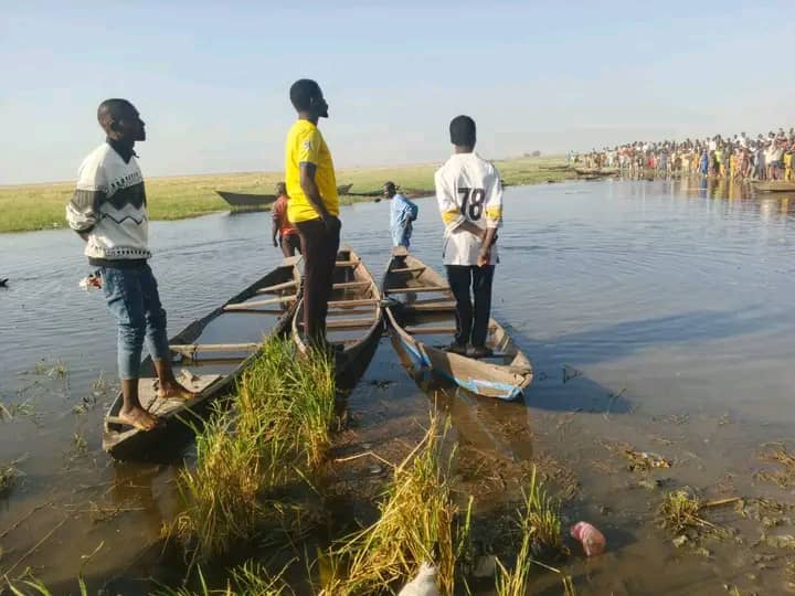 Residents of Garbi town on a rescue mission during the boat accident. Photo credit: @YOSEMA