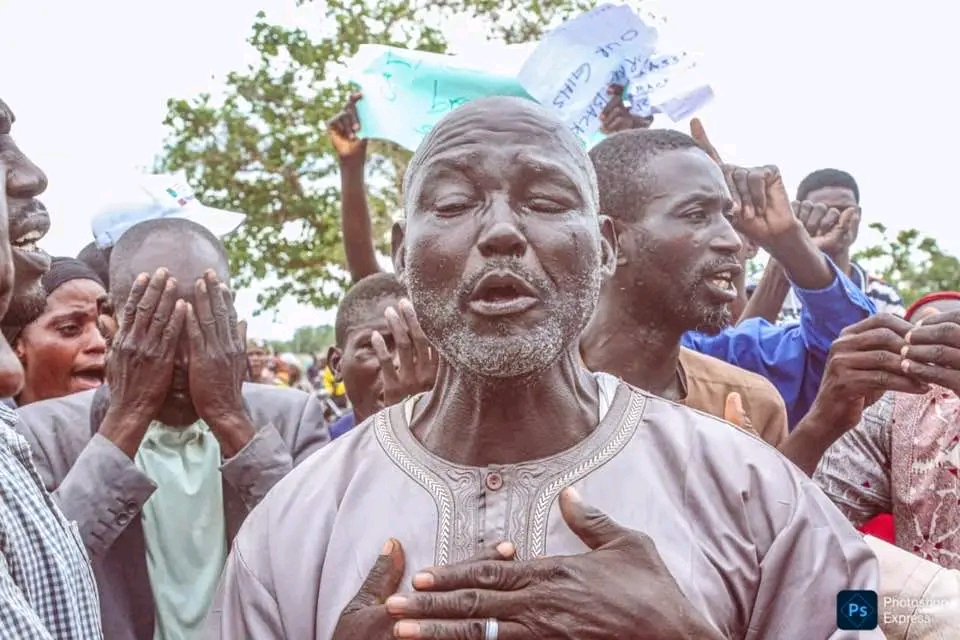 Parents of abducted school children in pain during an official delegation visit to their community. Photocredit@BOSG